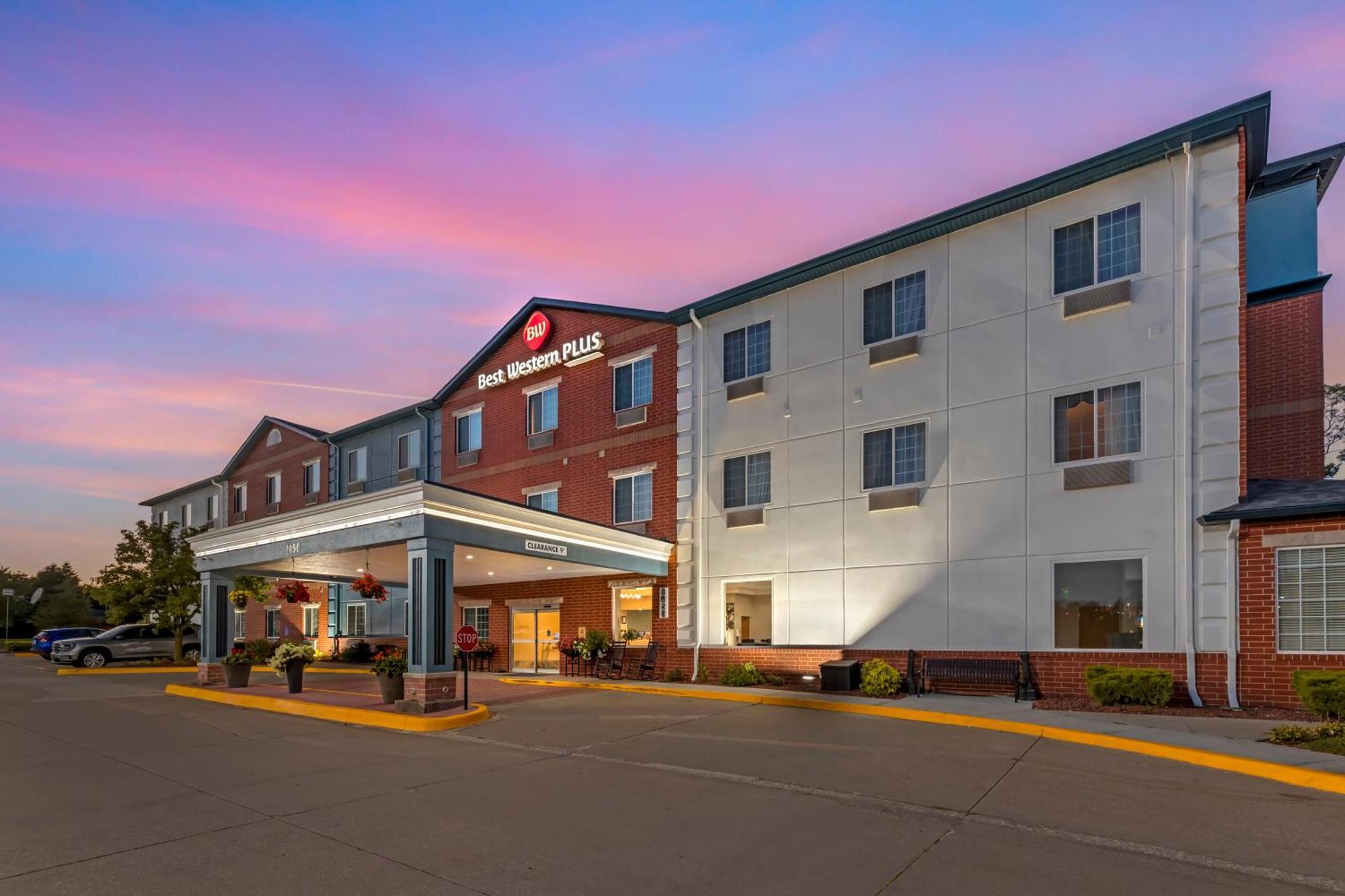 Best Western Plus Des Moines West Inn & Suites Clive Exteriör bild