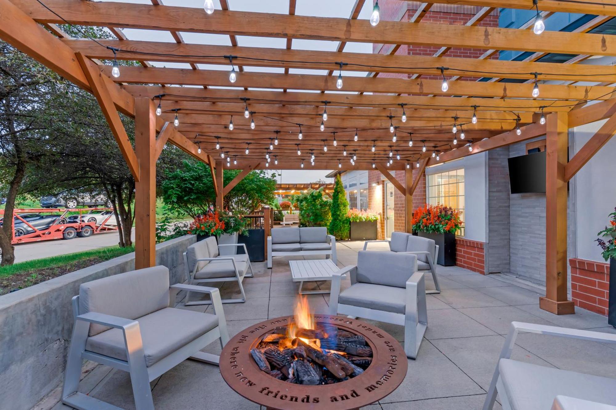Best Western Plus Des Moines West Inn & Suites Clive Exteriör bild