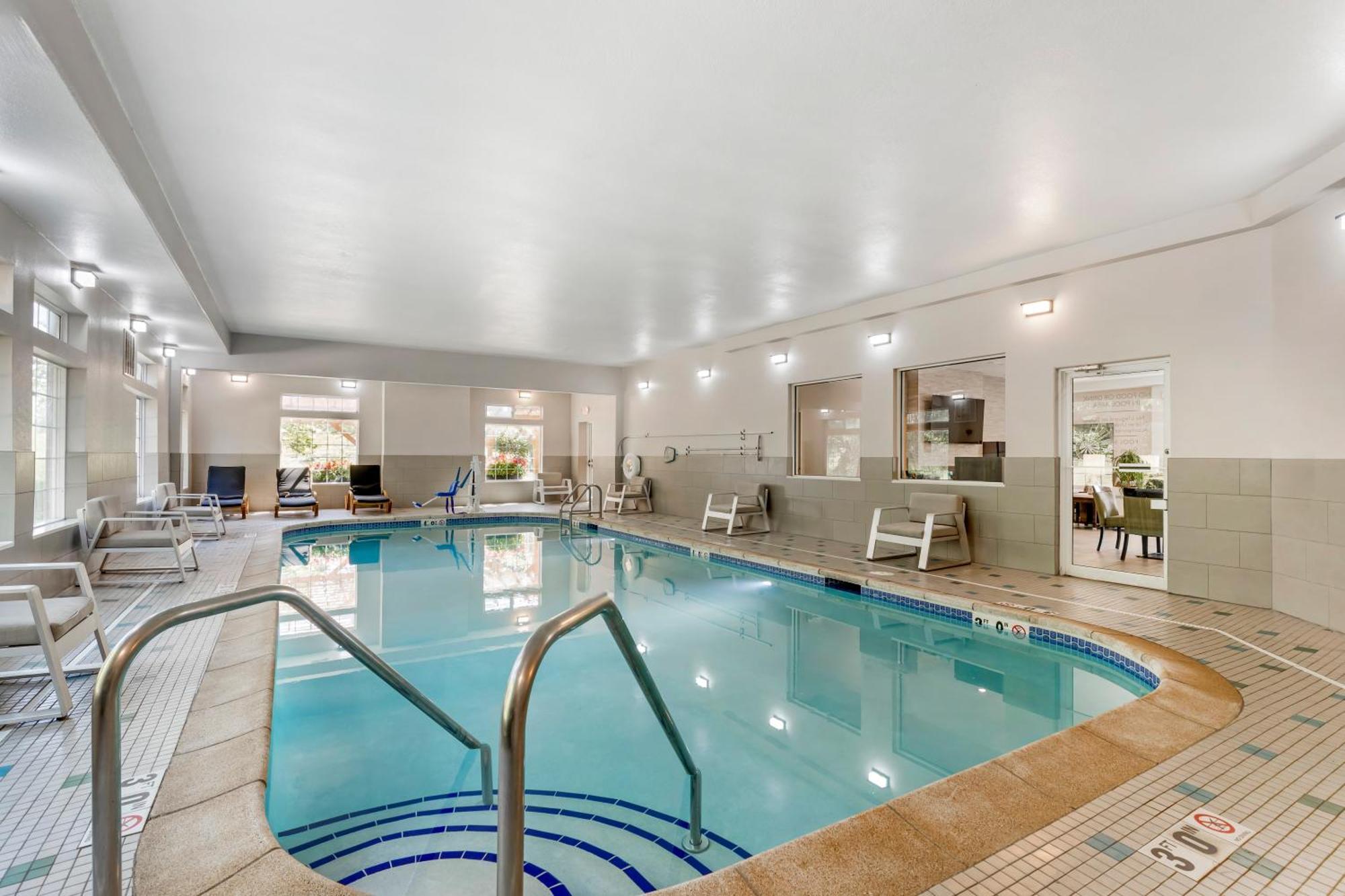Best Western Plus Des Moines West Inn & Suites Clive Exteriör bild
