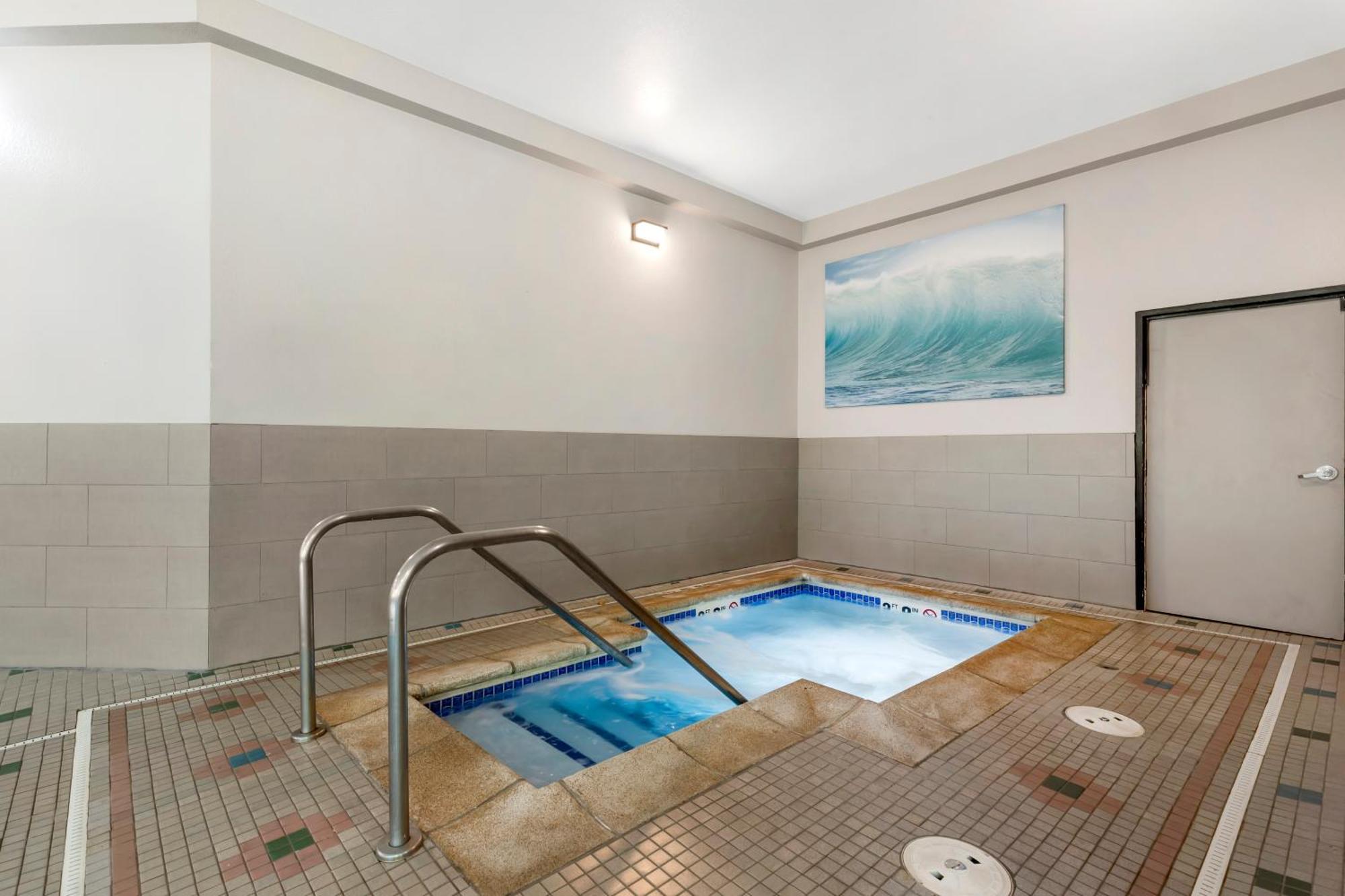 Best Western Plus Des Moines West Inn & Suites Clive Exteriör bild