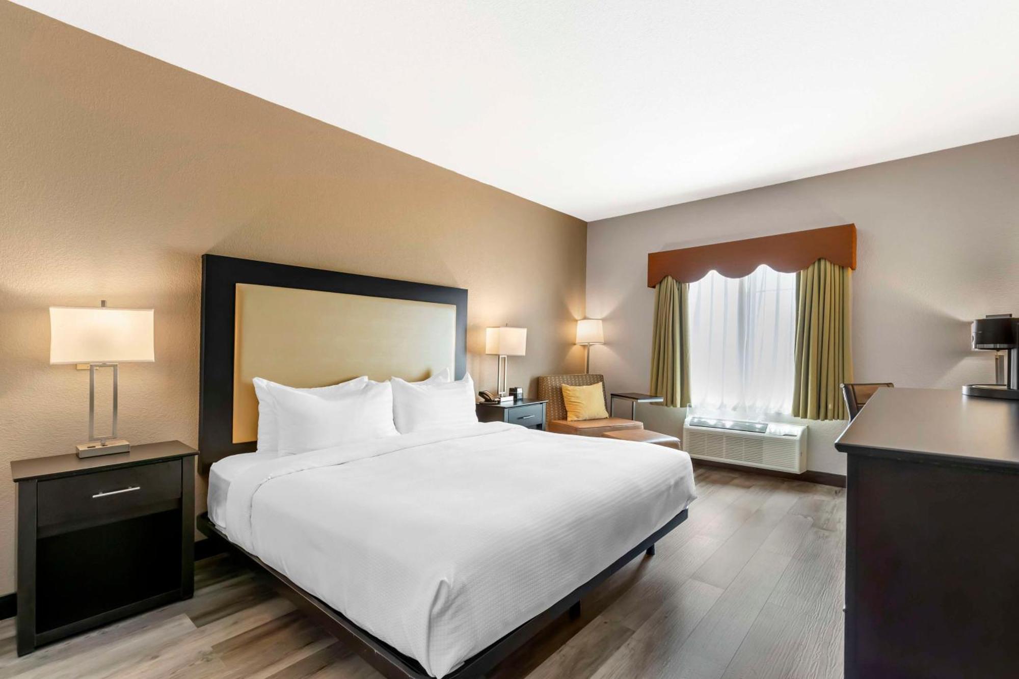 Best Western Plus Des Moines West Inn & Suites Clive Exteriör bild