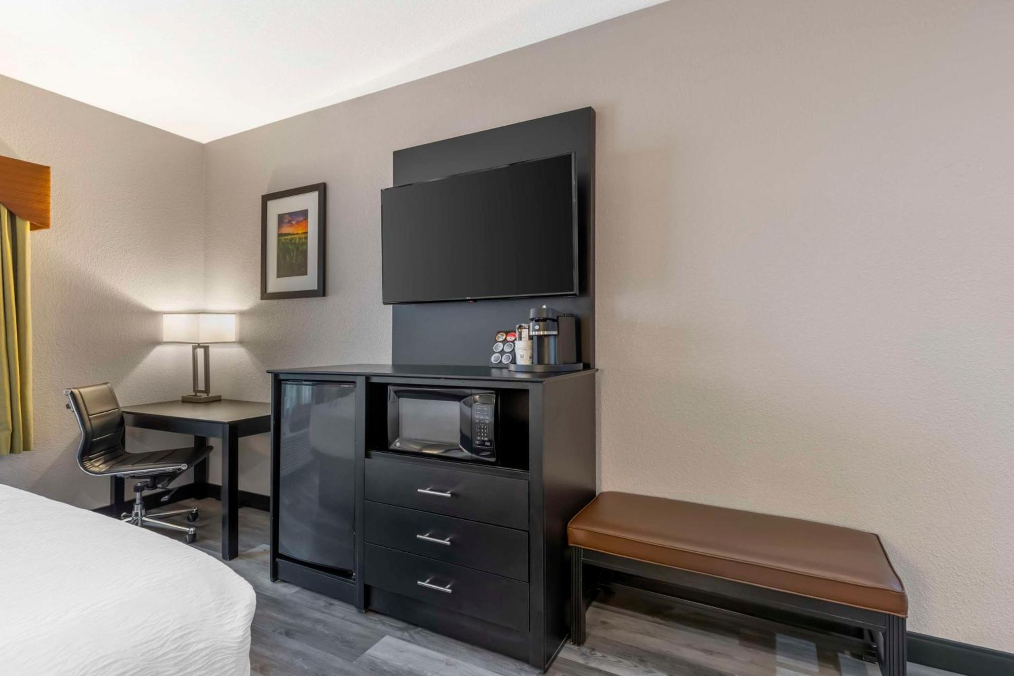 Best Western Plus Des Moines West Inn & Suites Clive Exteriör bild